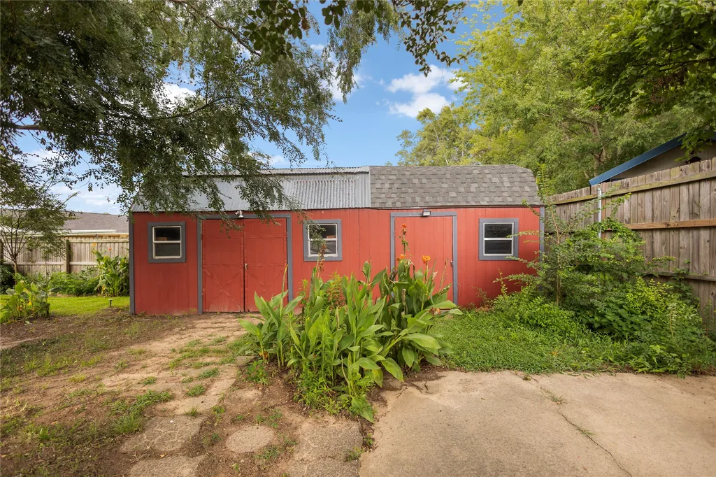 121 Crestview Street Chandler TX 75758