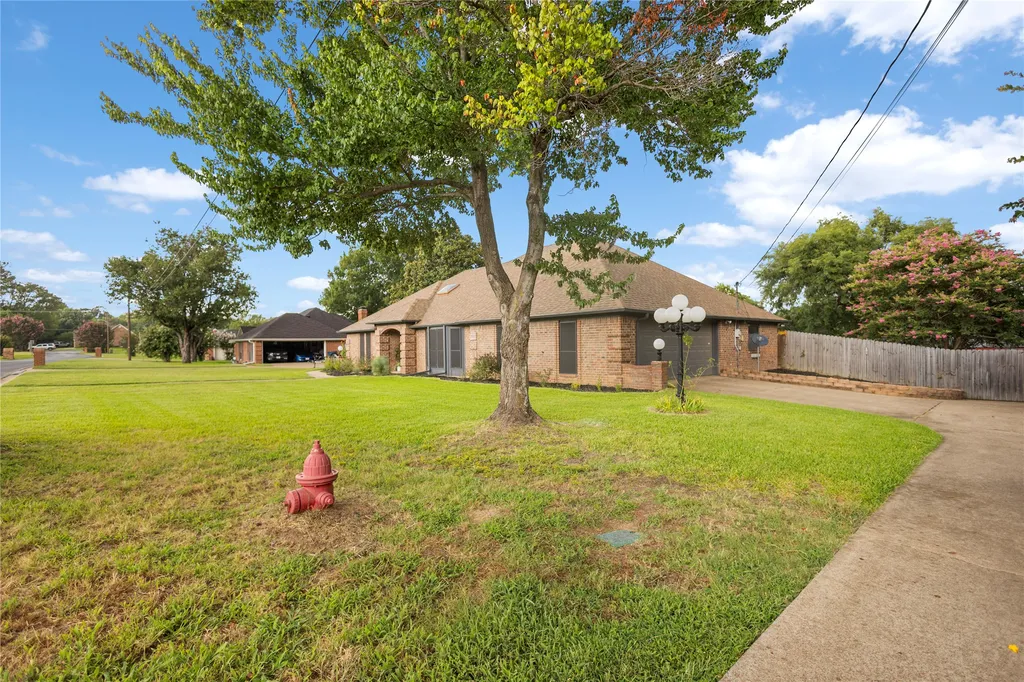 121 Crestview Street Chandler TX 75758