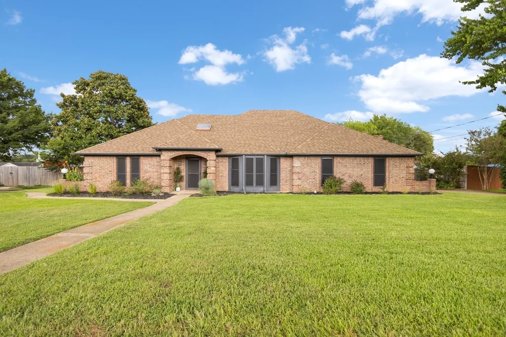 121 Crestview Street Chandler TX 75758