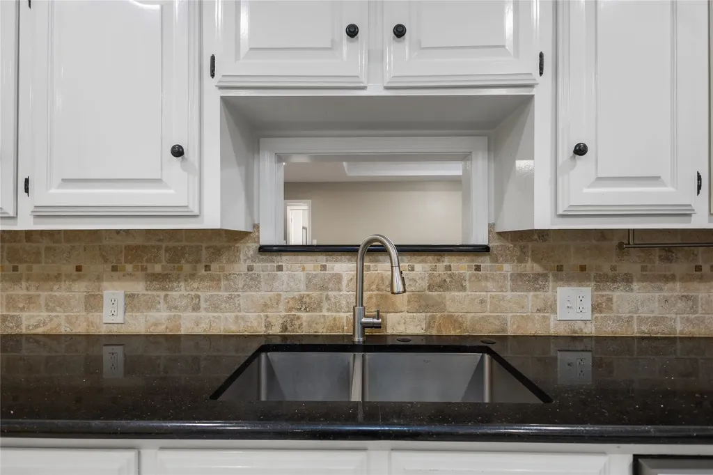 121 Crestview Street Chandler TX 75758