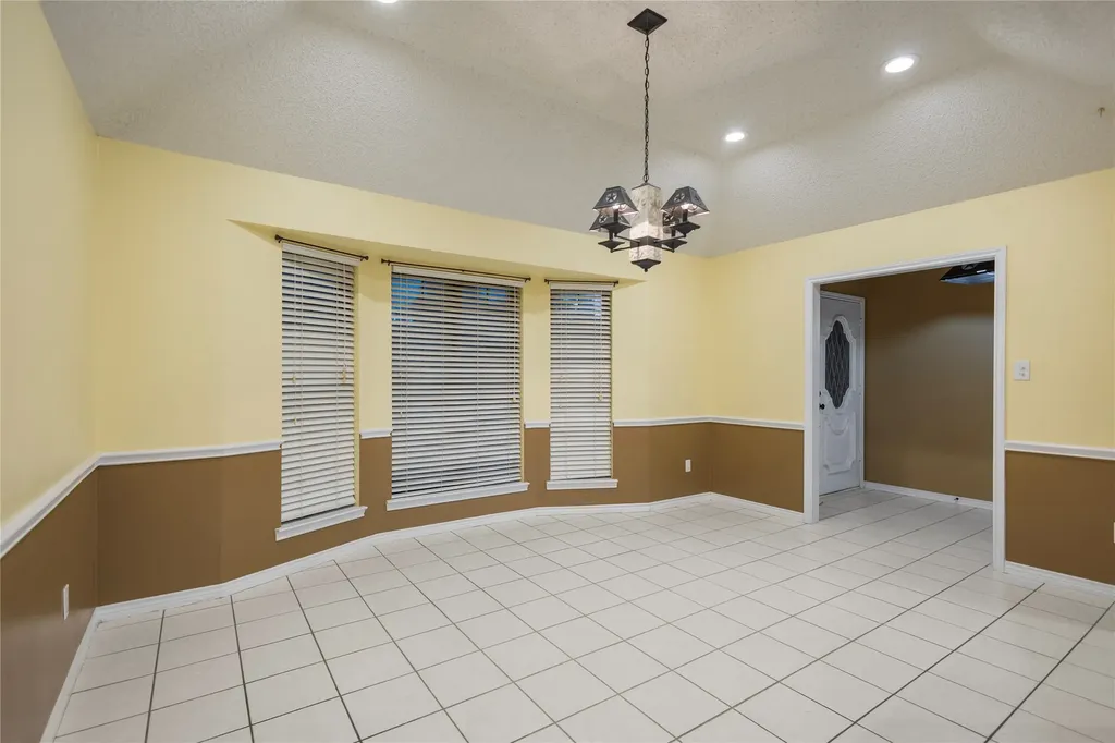 121 Crestview Street Chandler TX 75758
