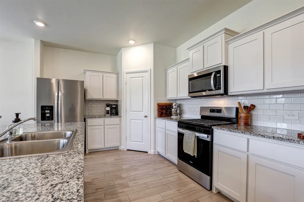 175 Bay Meadows Lane Boyd TX 76023