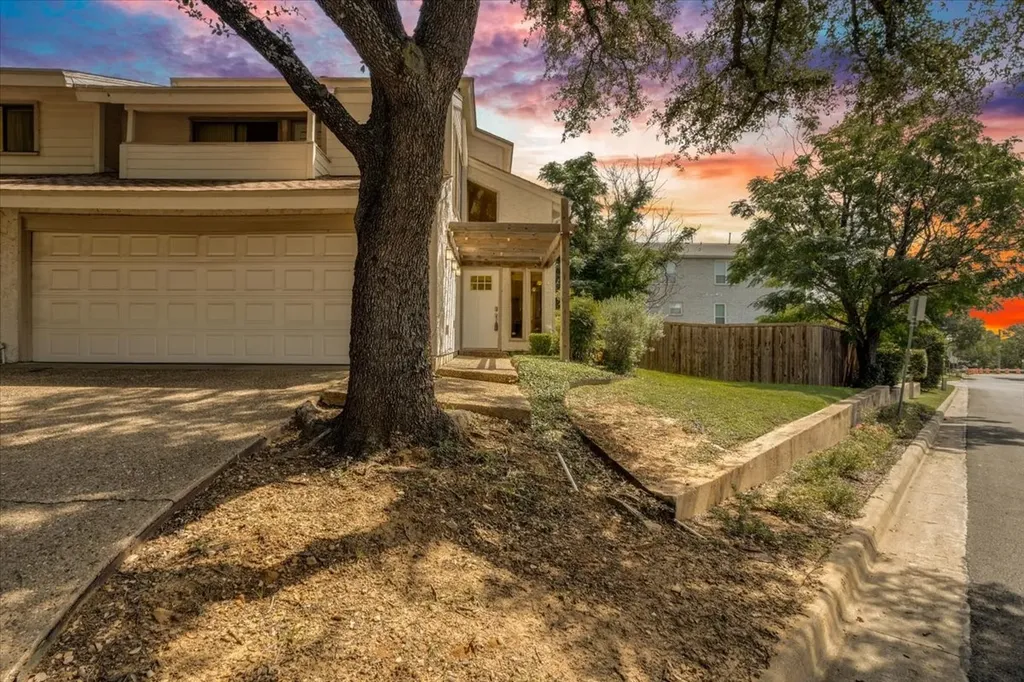 29 Oakbrook Drive Lewisville TX 75057