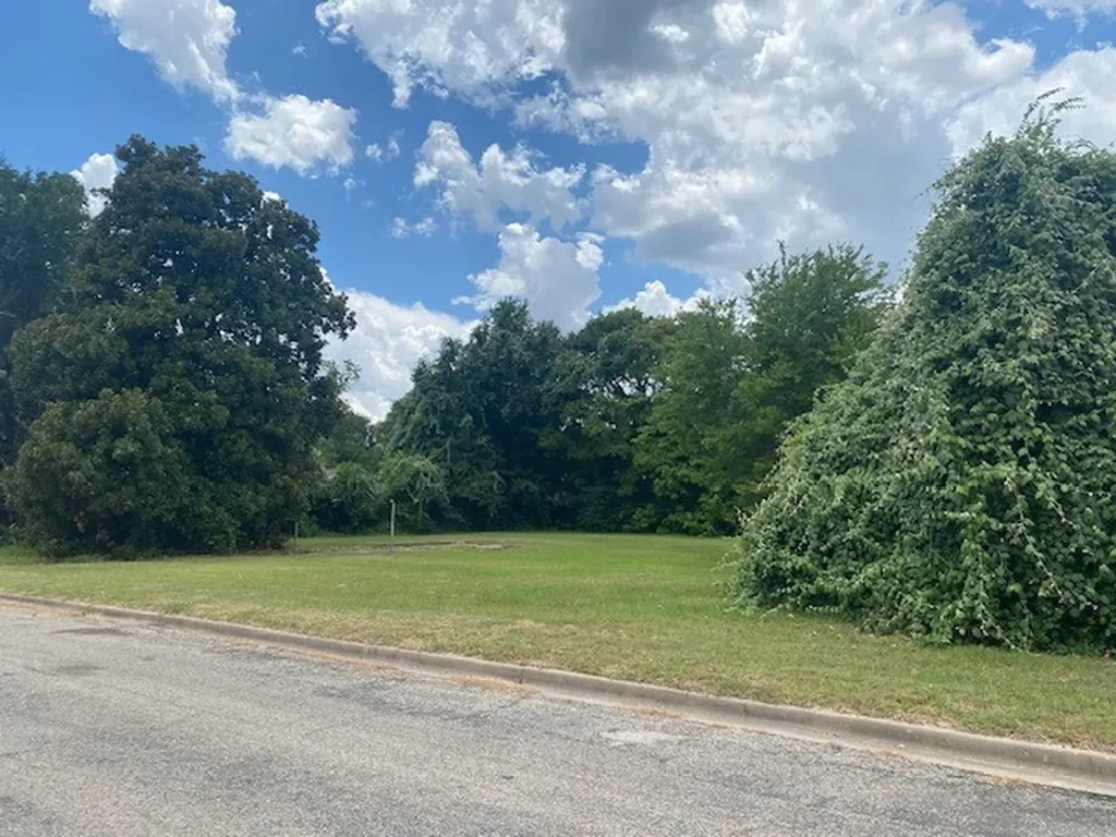 201 W College Street Athens TX 75751