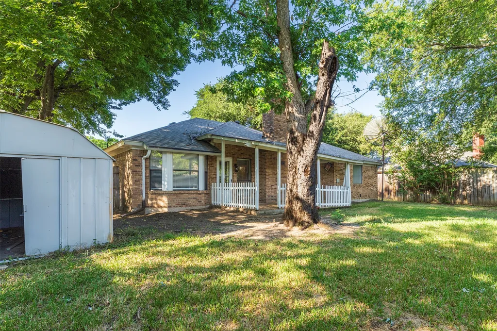 911 Gwinnett Circle Arlington TX 76017