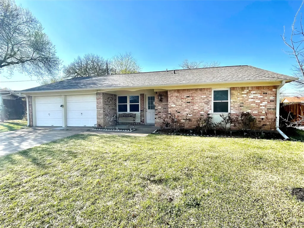 201 E Fuller Drive Euless TX 76039