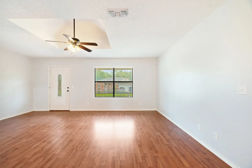 140 SE 49th Street Paris TX 75462
