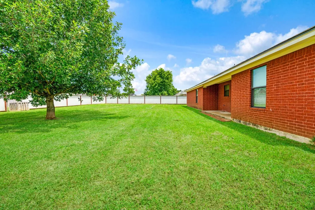 140 SE 49th Street Paris TX 75462