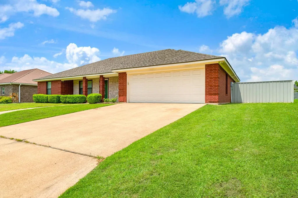 140 SE 49th Street Paris TX 75462