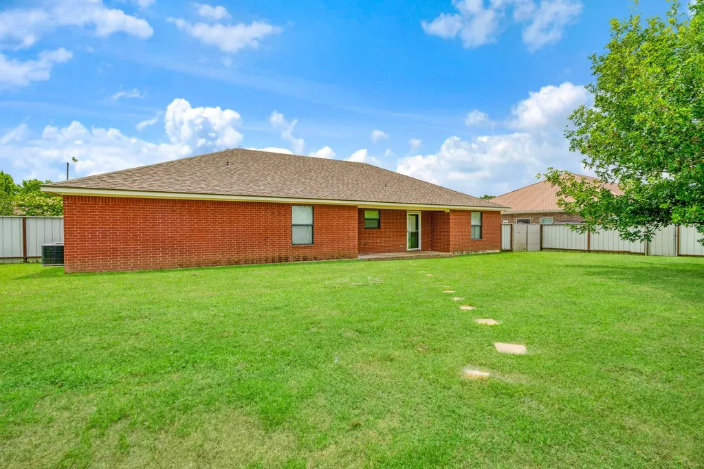 140 SE 49th Street Paris TX 75462
