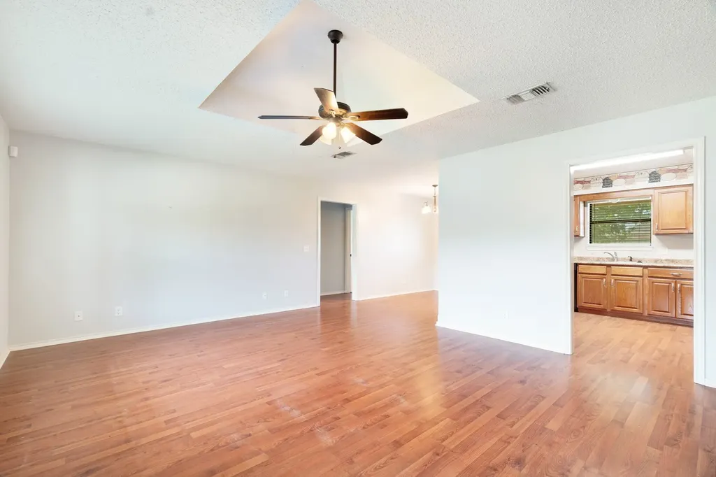 140 SE 49th Street Paris TX 75462