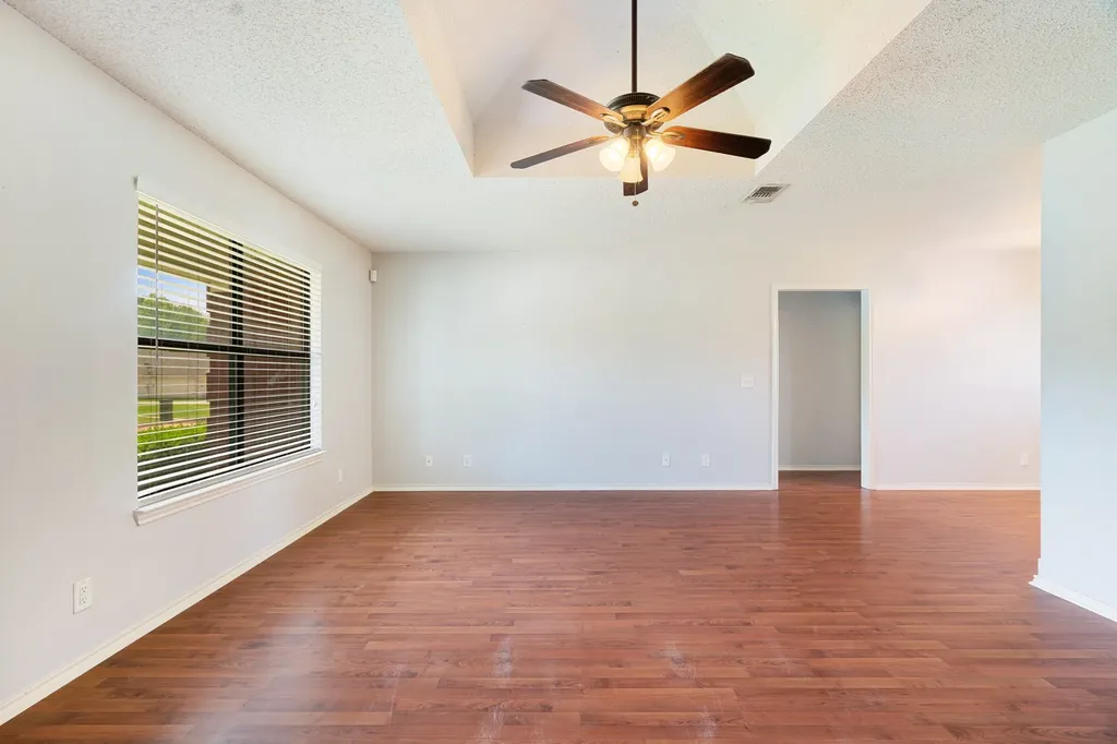 140 SE 49th Street Paris TX 75462