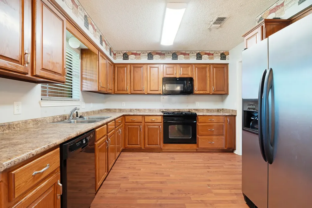 140 SE 49th Street Paris TX 75462