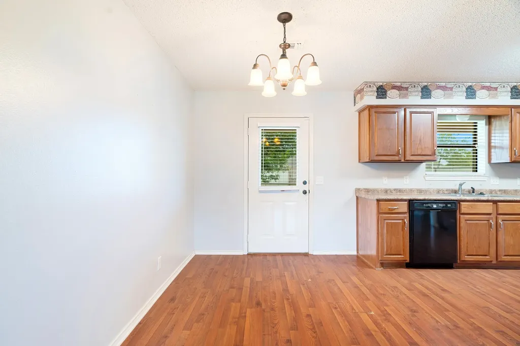 140 SE 49th Street Paris TX 75462