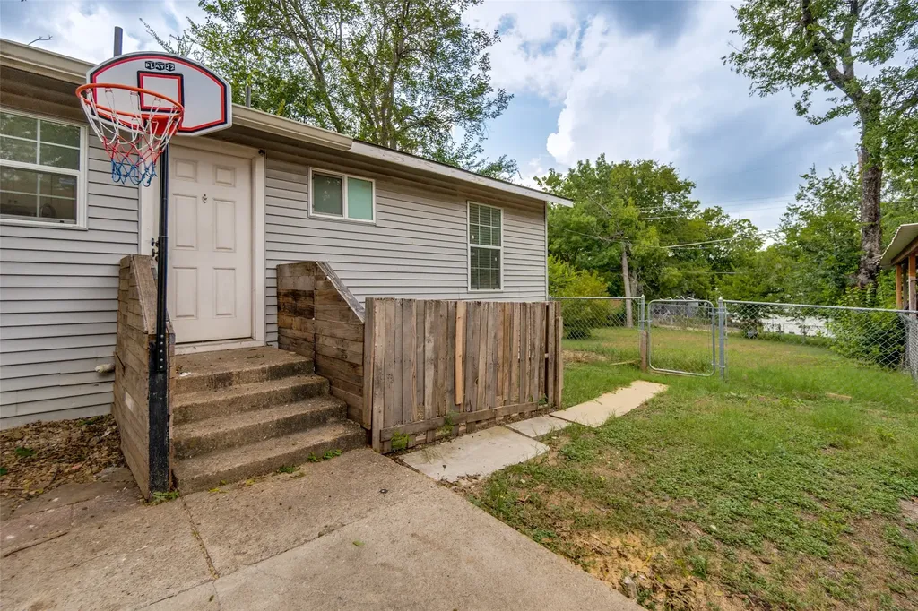 1823 Michigan Avenue Dallas TX 75216