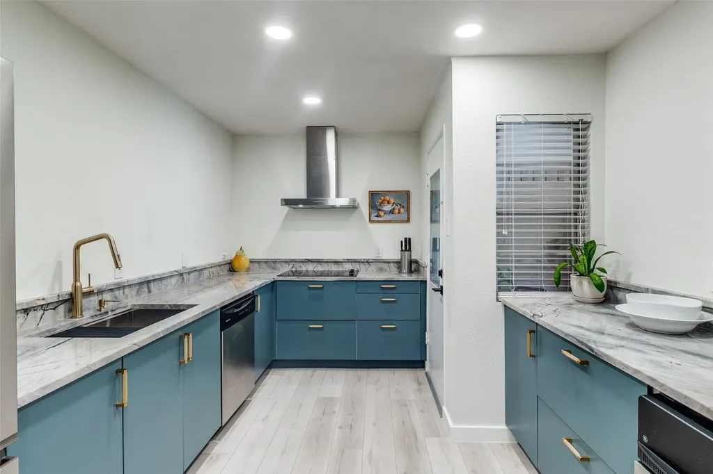 11122 Valleydale Dallas TX 75230