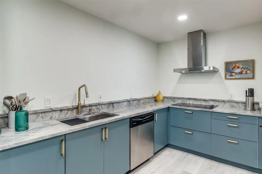 11122 Valleydale Dallas TX 75230
