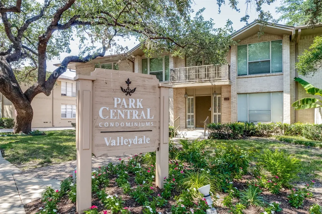 11122 Valleydale Dallas TX 75230