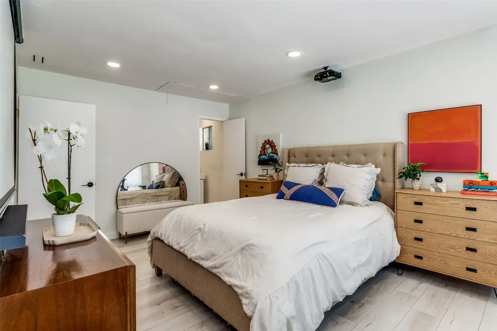 11122 Valleydale Dallas TX 75230