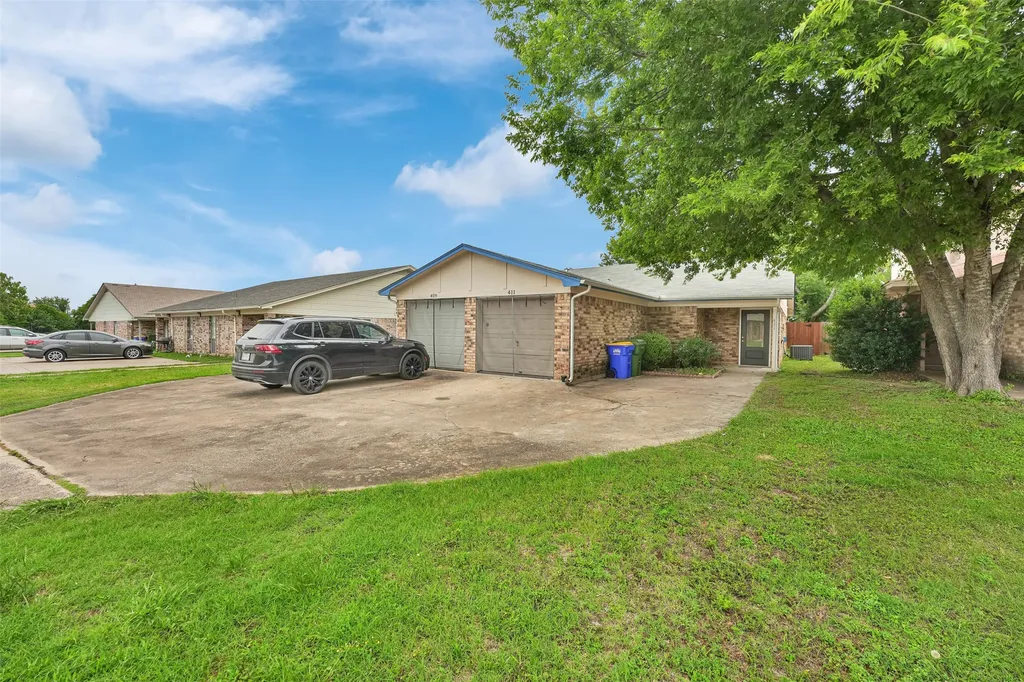 411 S Las Vegas Trail White Settlement TX 76108