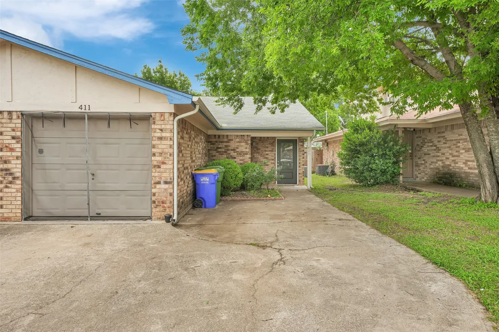 411 S Las Vegas Trail White Settlement TX 76108