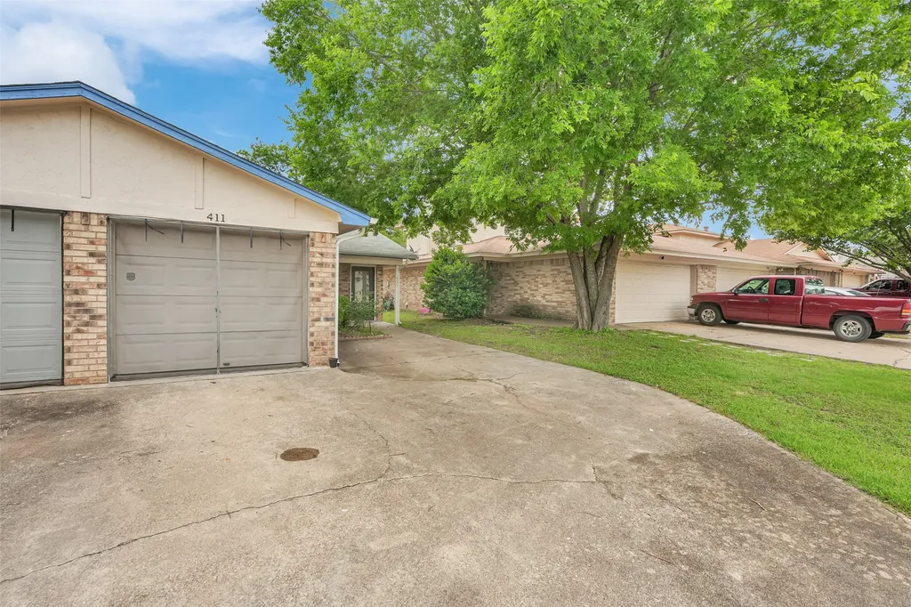 411 S Las Vegas Trail White Settlement TX 76108