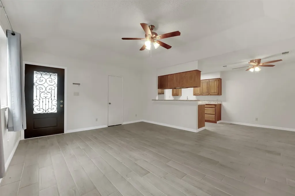 411 S Las Vegas Trail White Settlement TX 76108