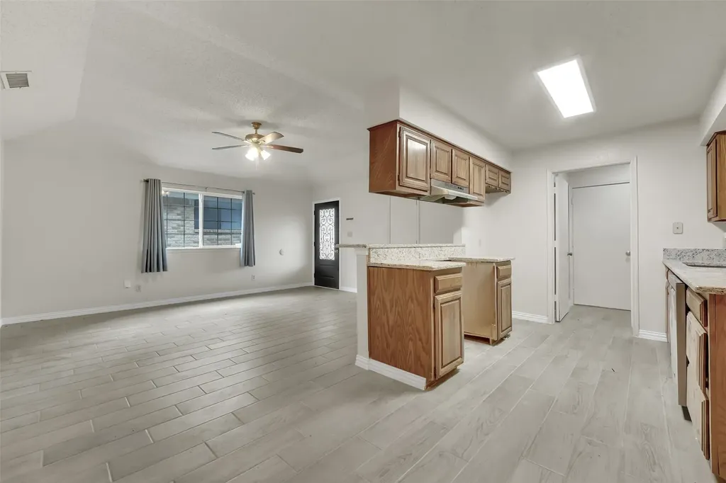 411 S Las Vegas Trail White Settlement TX 76108