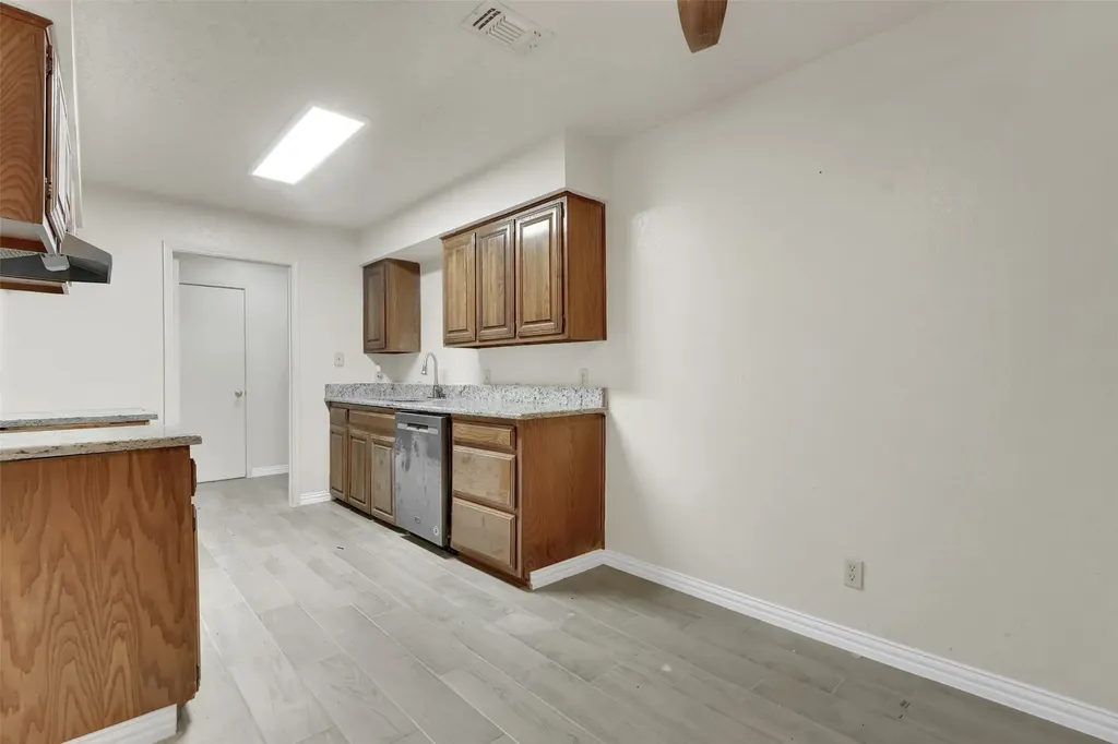 411 S Las Vegas Trail White Settlement TX 76108