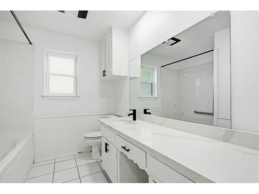 2108 Guinevere Street Arlington TX 76014
