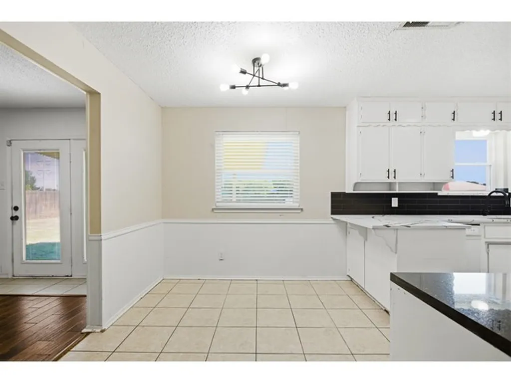 2108 Guinevere Street Arlington TX 76014