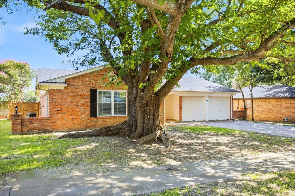 2108 Guinevere Street Arlington TX 76014