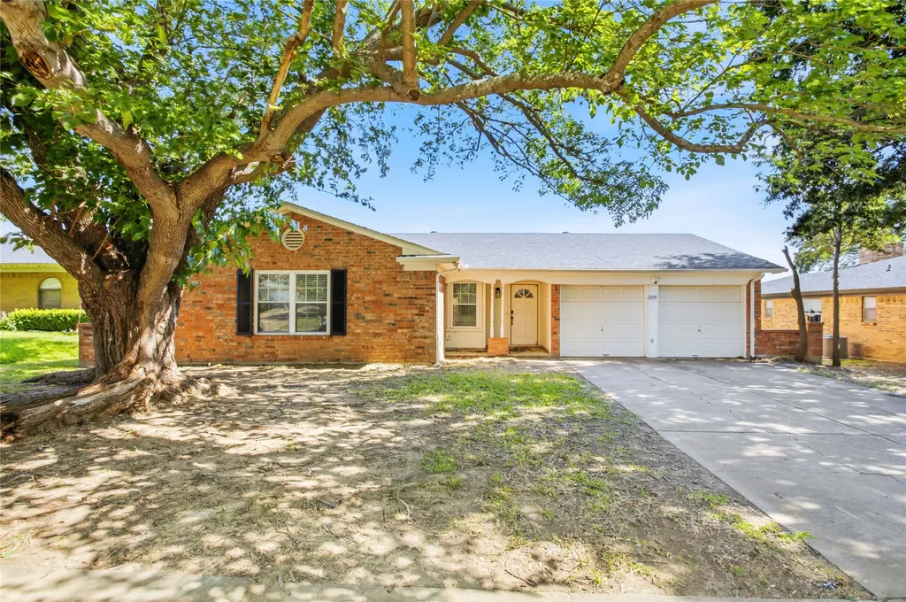 2108 Guinevere Street Arlington TX 76014