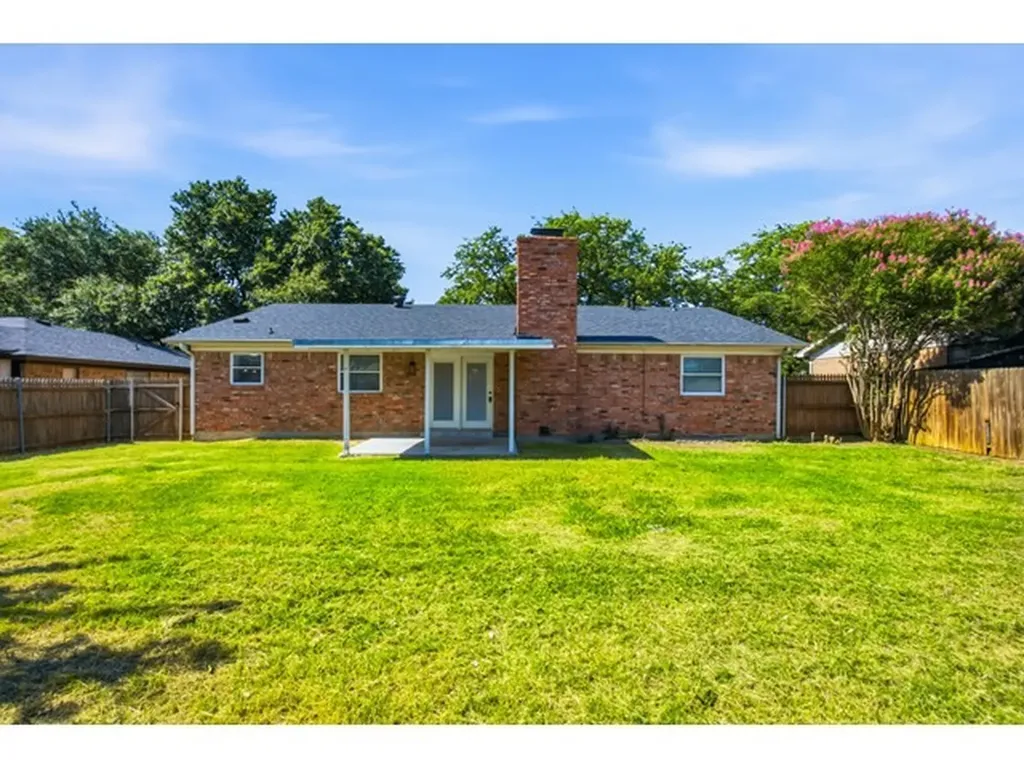2108 Guinevere Street Arlington TX 76014
