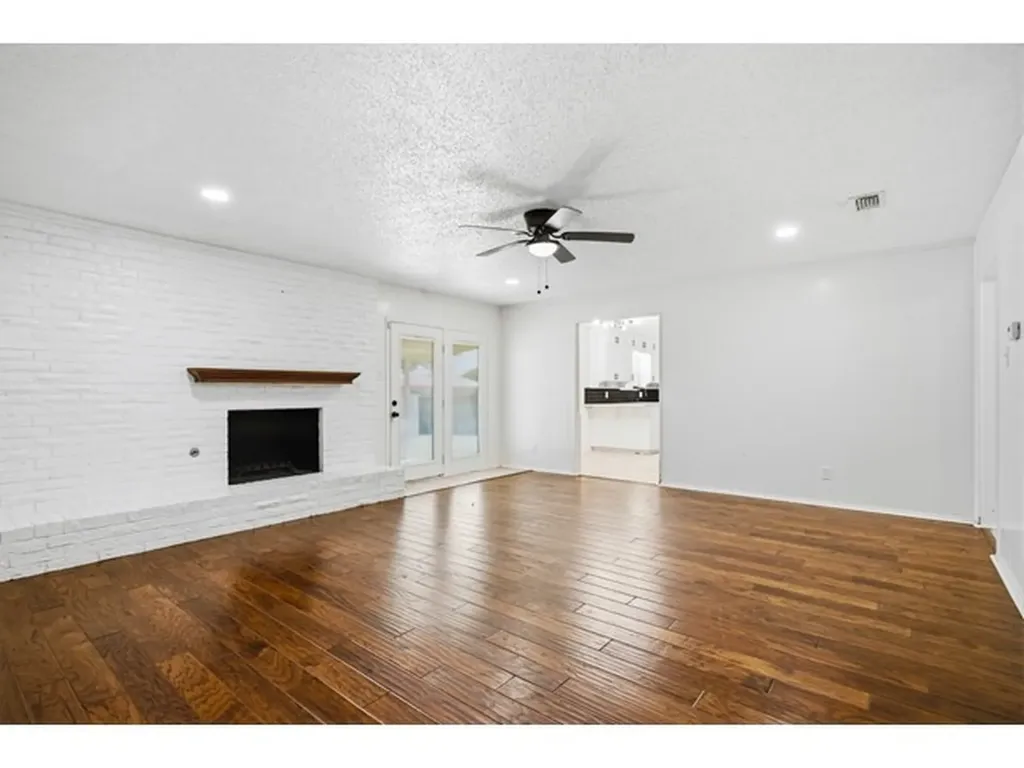 2108 Guinevere Street Arlington TX 76014