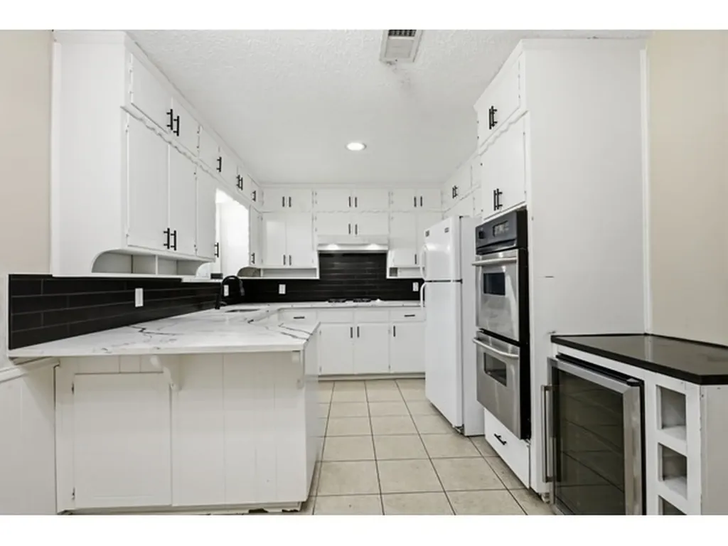 2108 Guinevere Street Arlington TX 76014