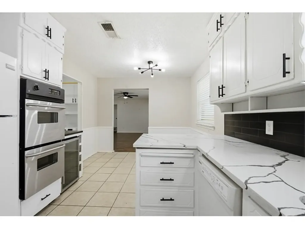 2108 Guinevere Street Arlington TX 76014