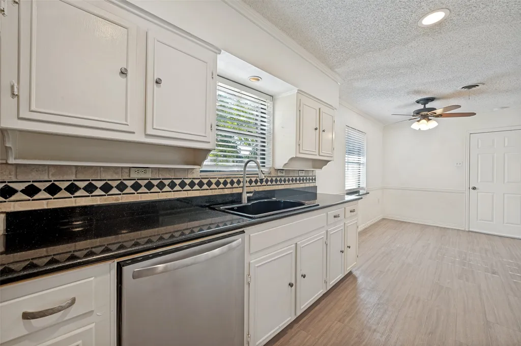 221 Linda Lane Irving TX 75062