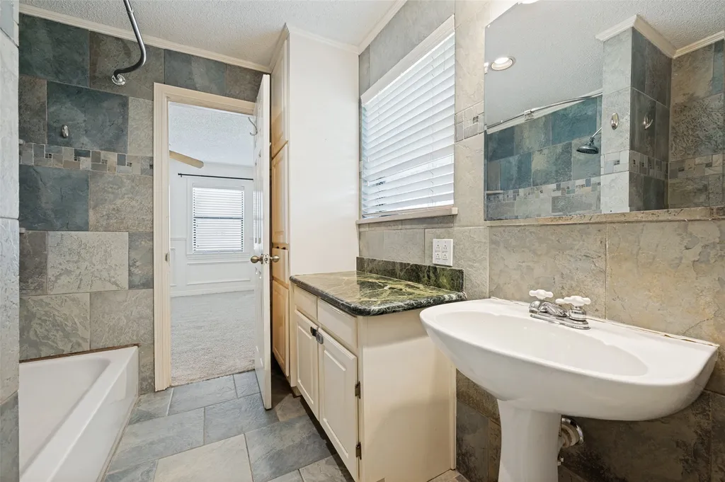 221 Linda Lane Irving TX 75062