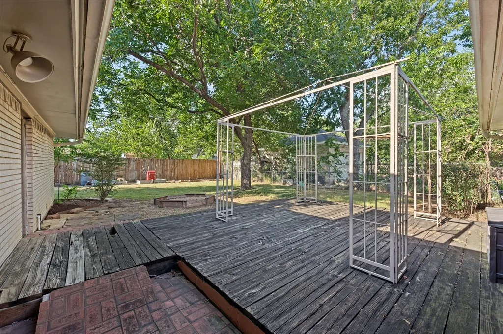 221 Linda Lane Irving TX 75062