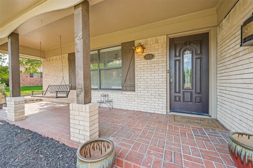 221 Linda Lane Irving TX 75062