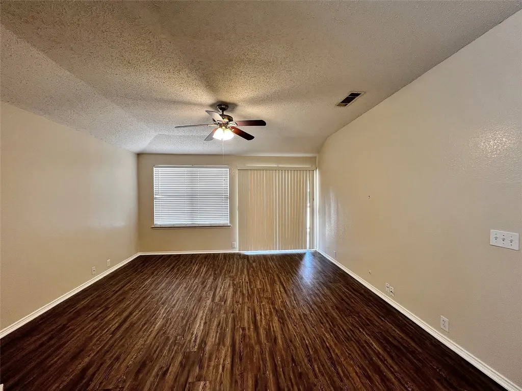 1901 Berkeley Drive Glenn Heights TX 75154