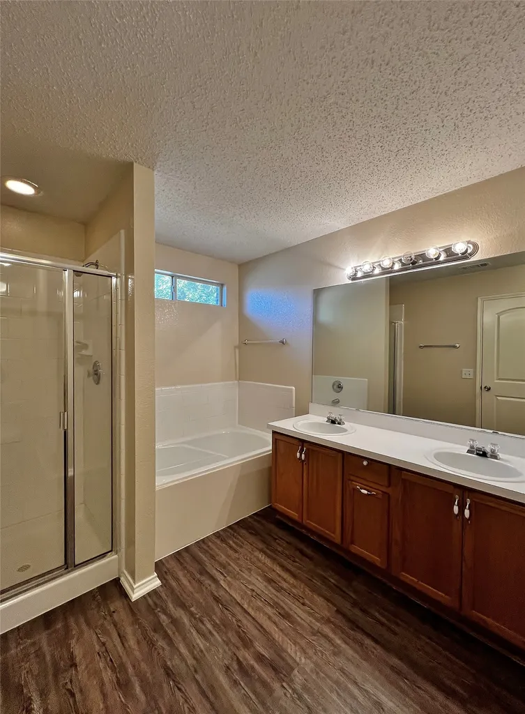 1901 Berkeley Drive Glenn Heights TX 75154
