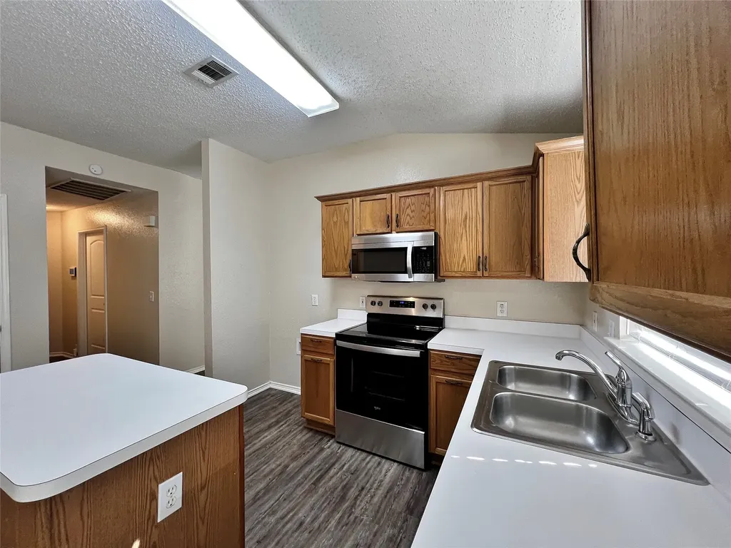 1901 Berkeley Drive Glenn Heights TX 75154