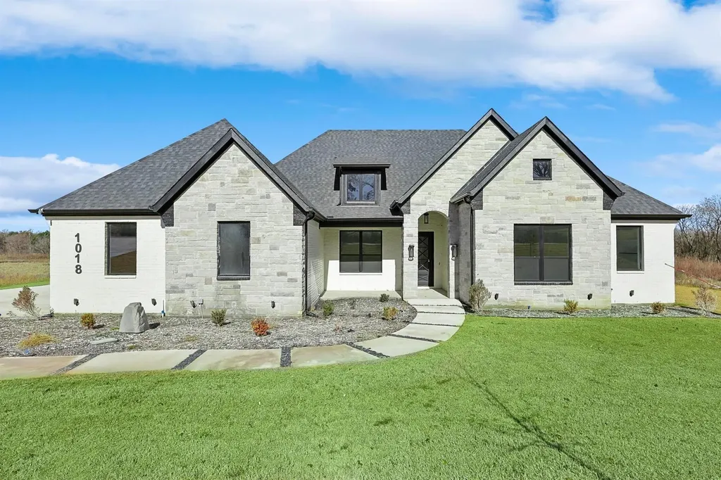 1018 Glenoaks Drive Weatherford TX 76088
