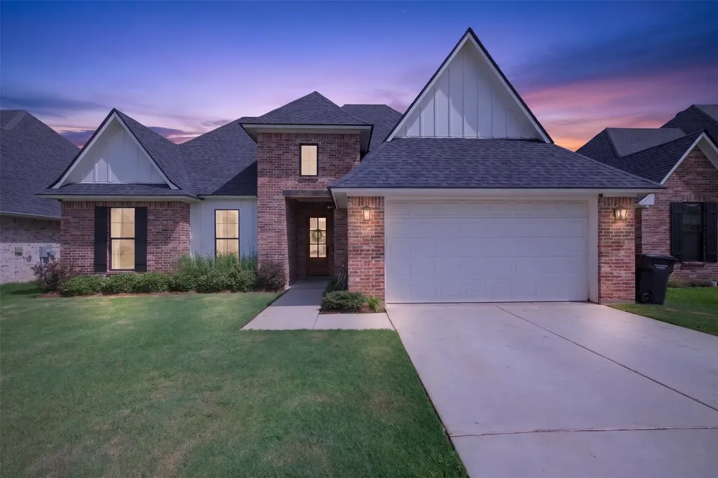 329 Newport Lane Benton LA 71006