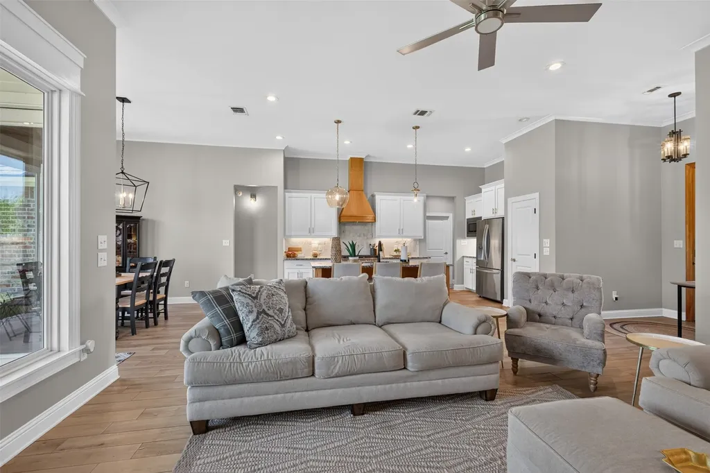 329 Newport Lane Benton LA 71006