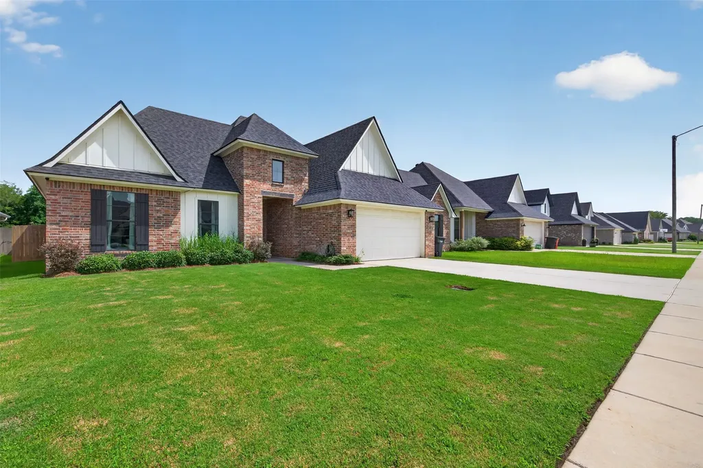 329 Newport Lane Benton LA 71006