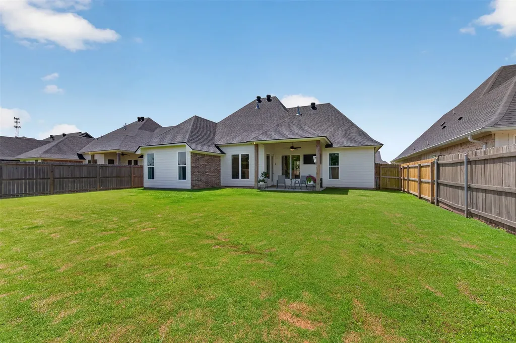 329 Newport Lane Benton LA 71006