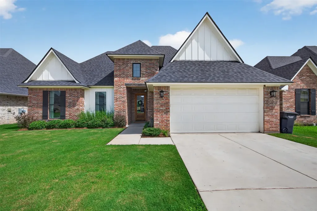329 Newport Lane Benton LA 71006